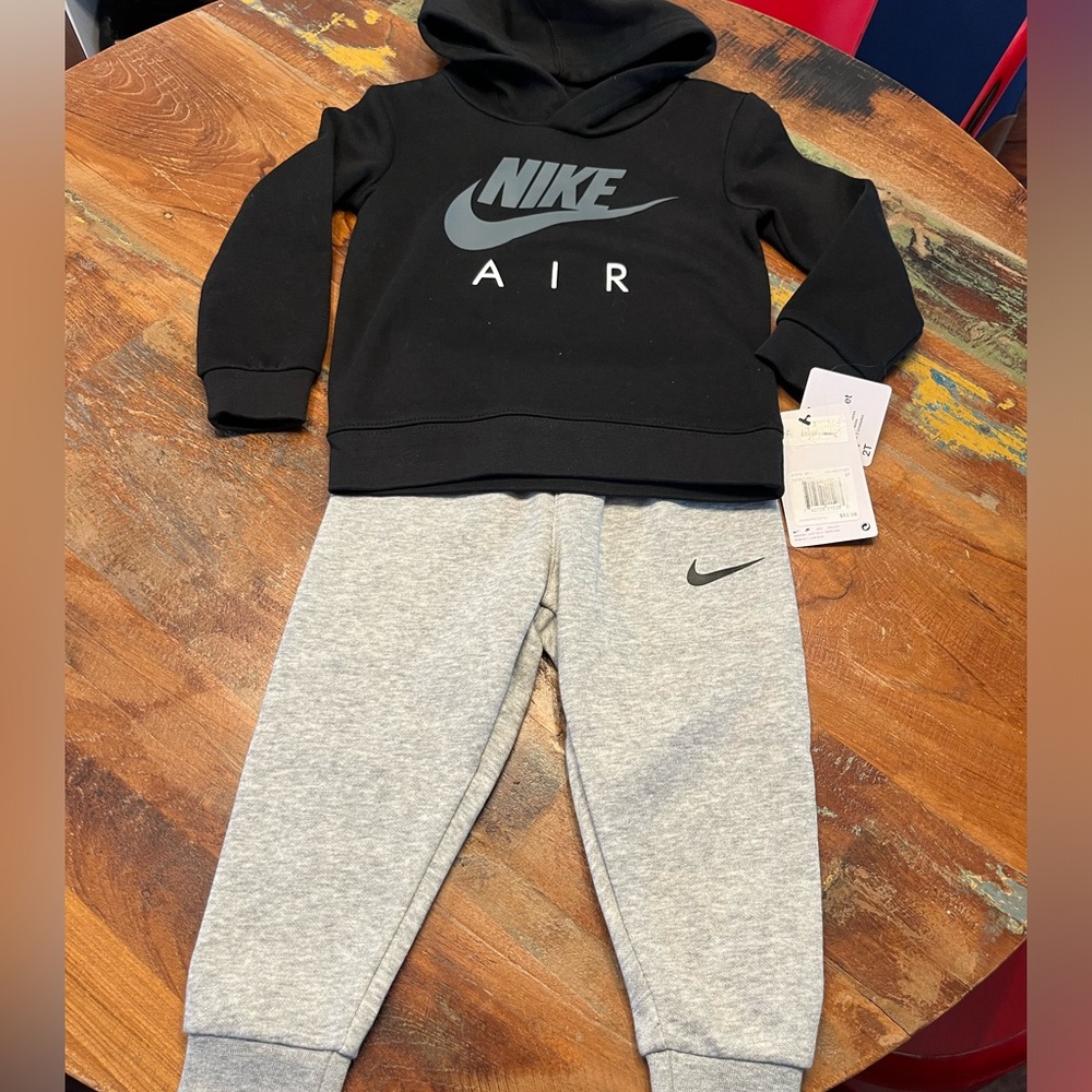 NWT Nike Youth 2 Piece Set